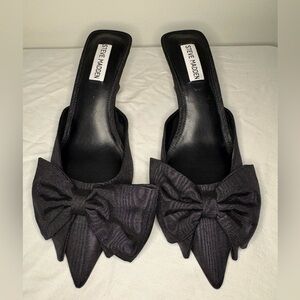 NWOT Steve Madden black satin bow kitten heel, size 8.5